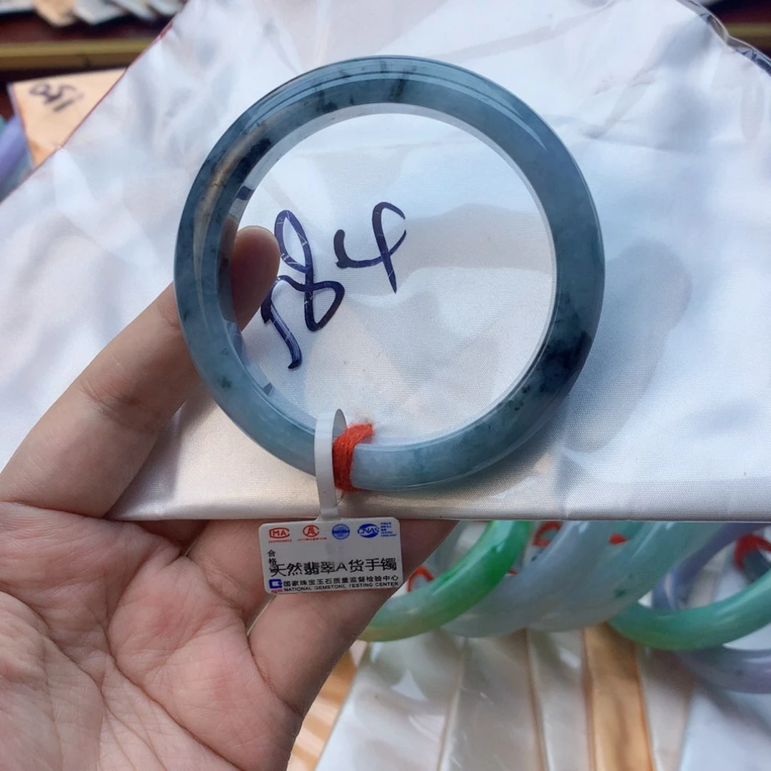 翡翠手镯未镶嵌翡翠手镯