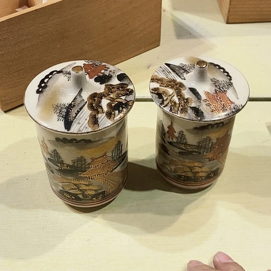 聚鑫中古杂项瓷器如图所示