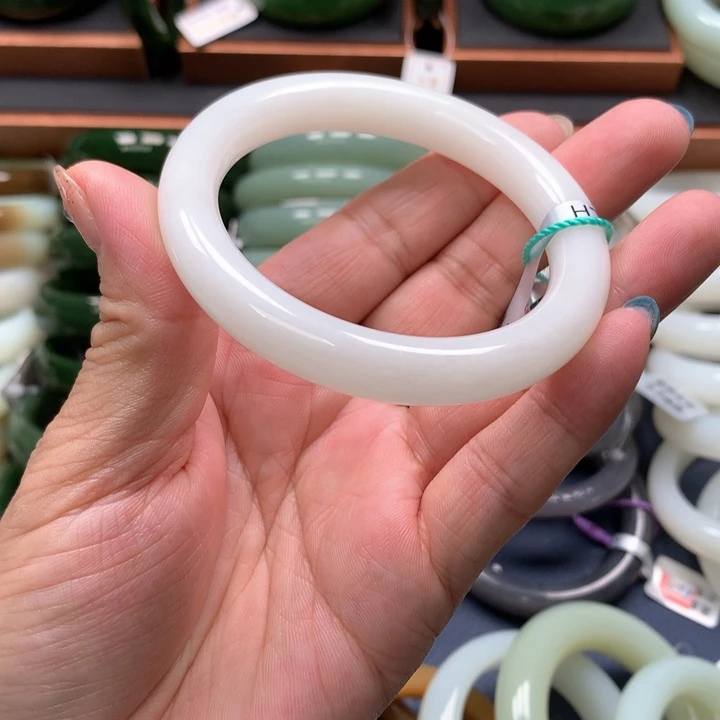 【闪购商品】未镶嵌手镯和田玉40