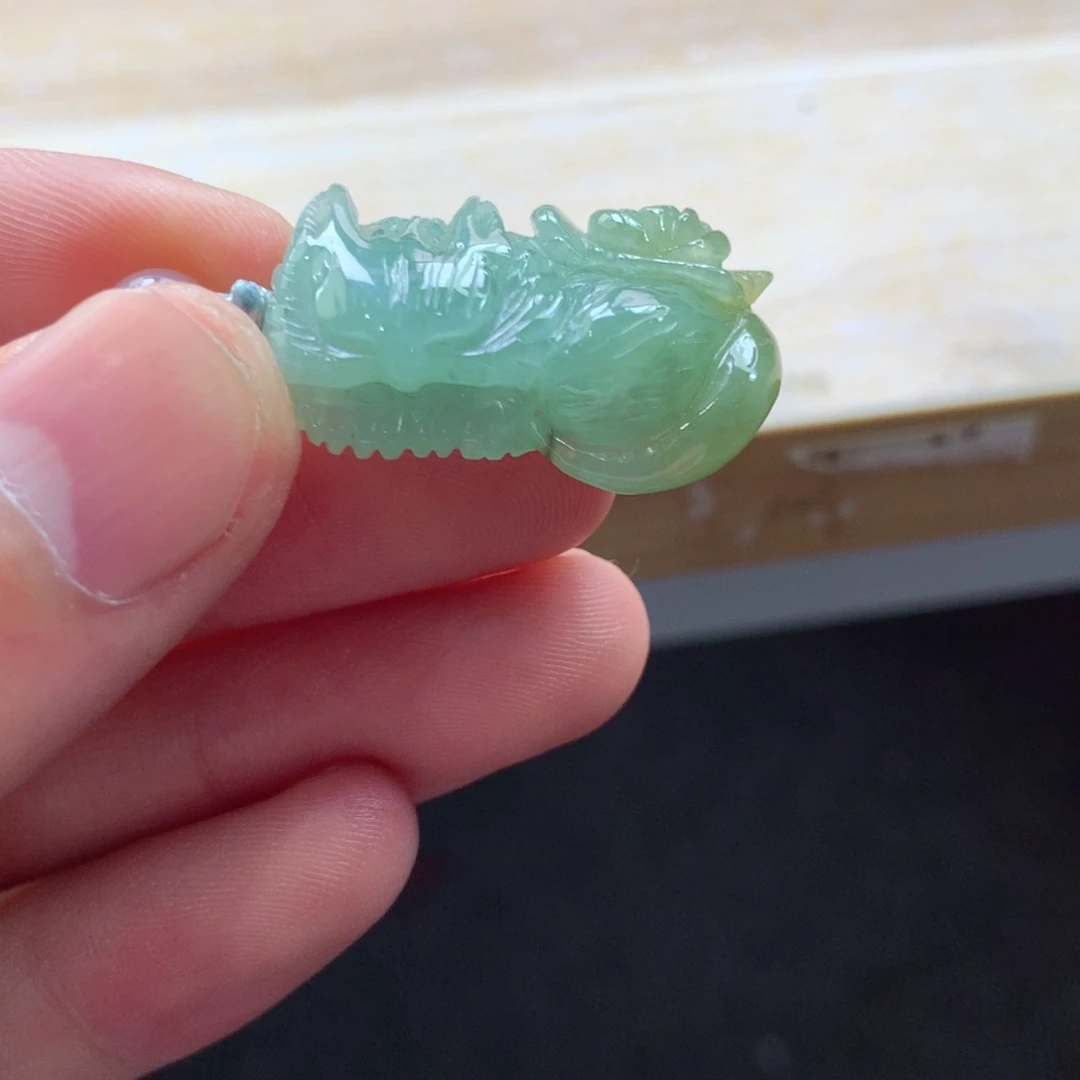 翡翠颈饰未镶嵌吊坠