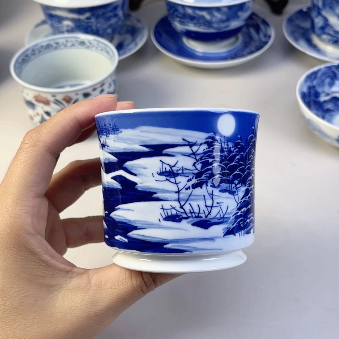 微瑕雪景青花容天杯