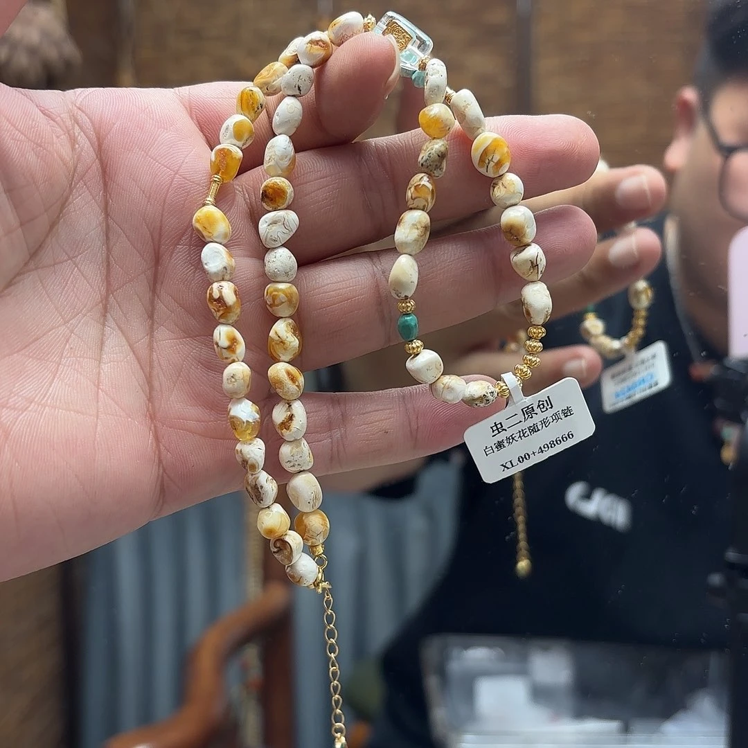 未镶嵌琥珀裸石多样性发一件