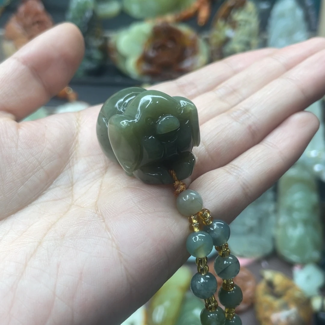 蛇纹石玉未镶嵌颈饰