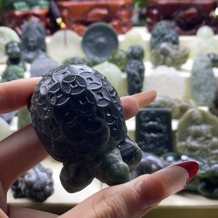 和田玉颈饰未镶嵌过**烟