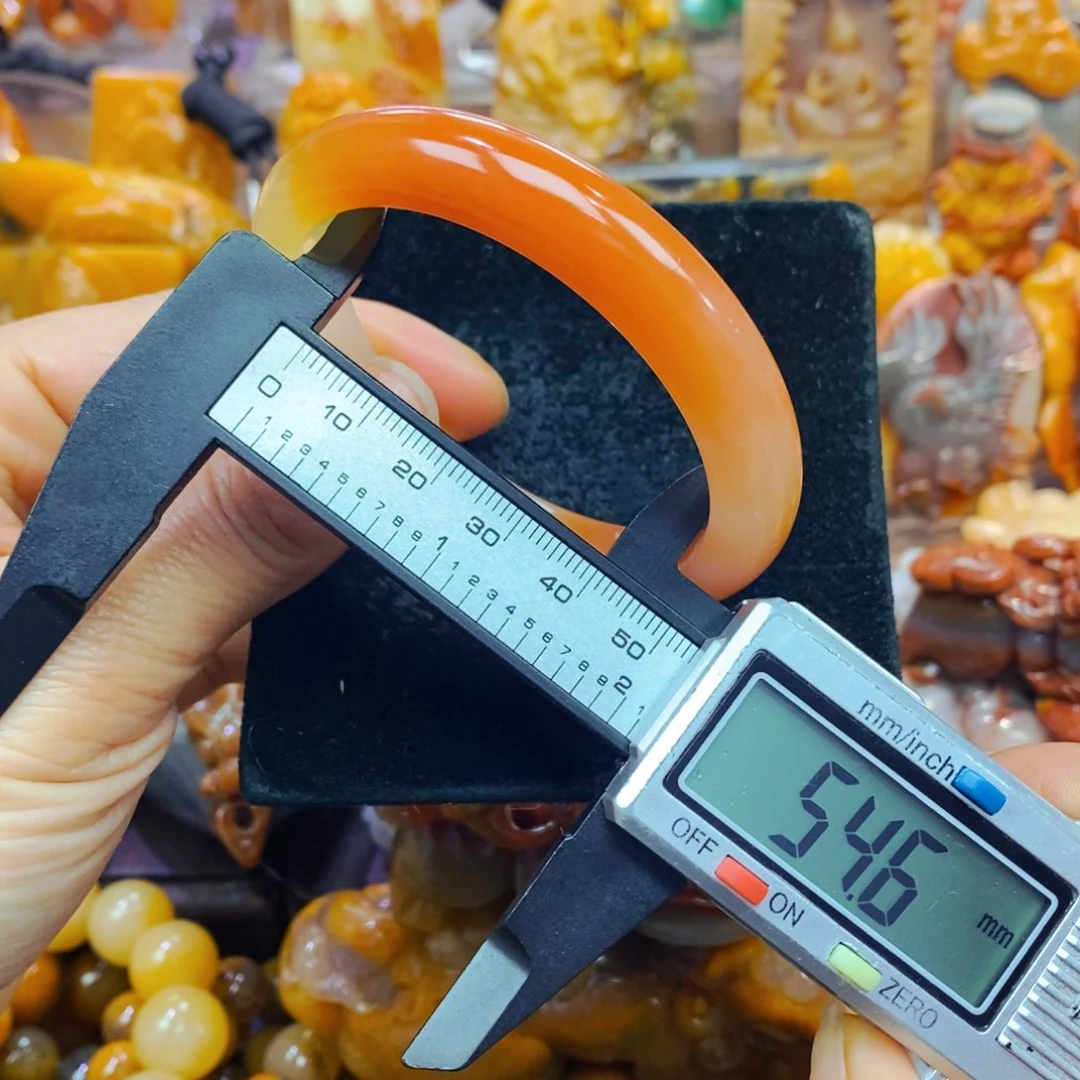 未镶嵌石英质玉（黄龙玉）颈饰