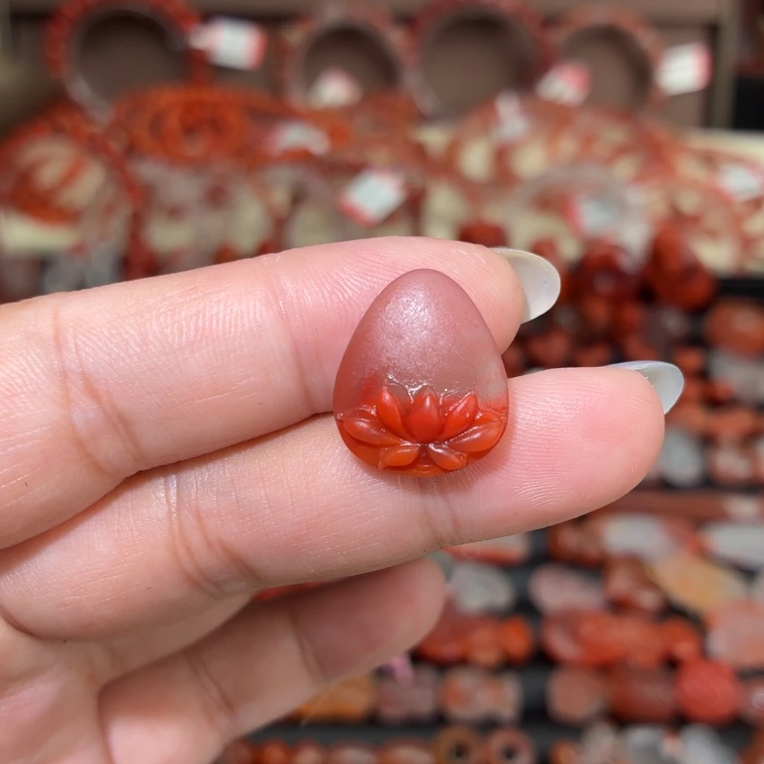 南红玛瑙未镶嵌颈饰莲花牌