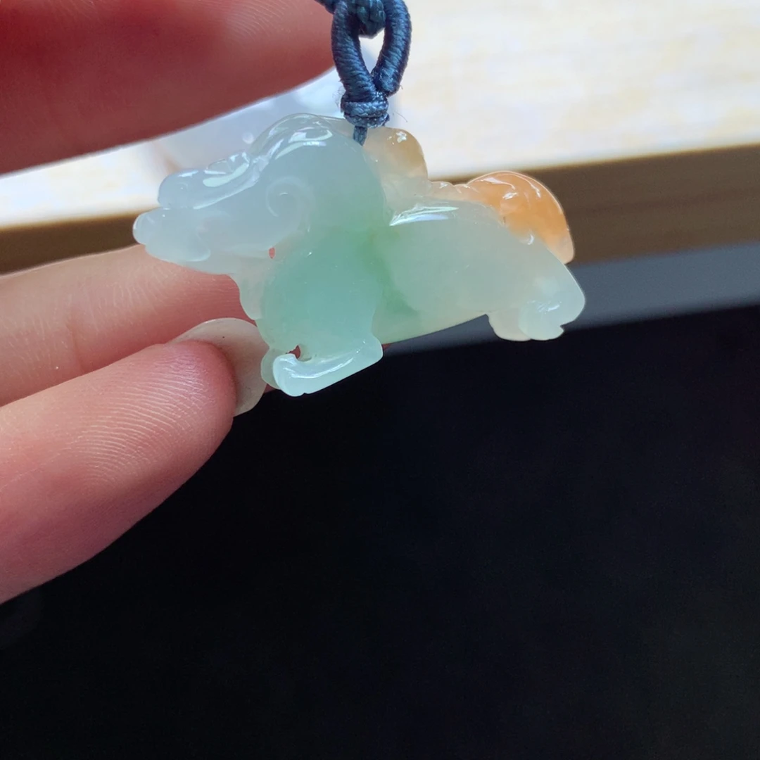 翡翠未镶嵌颈饰吊坠
