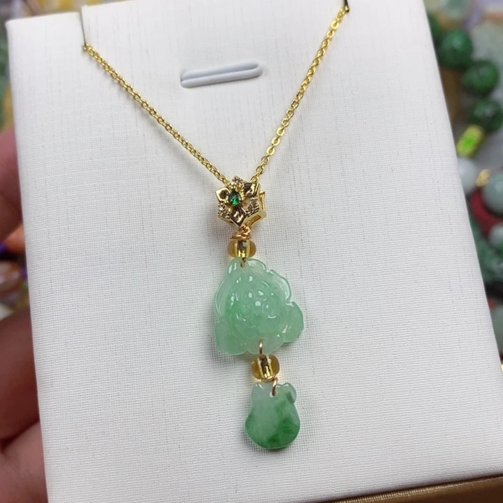 翡翠未镶嵌吊坠(赠链)