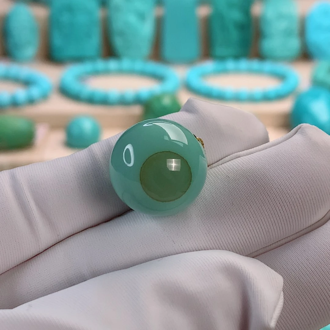 绿松石挂件未镶嵌一****员