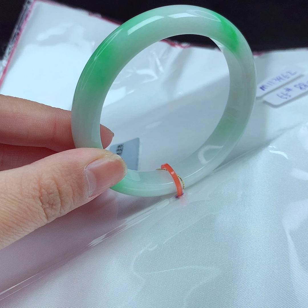 翡翠手镯未镶嵌55圈952