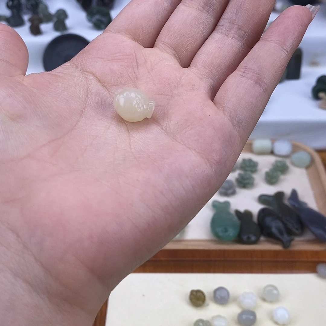 和田玉未镶嵌吊坠(赠链)