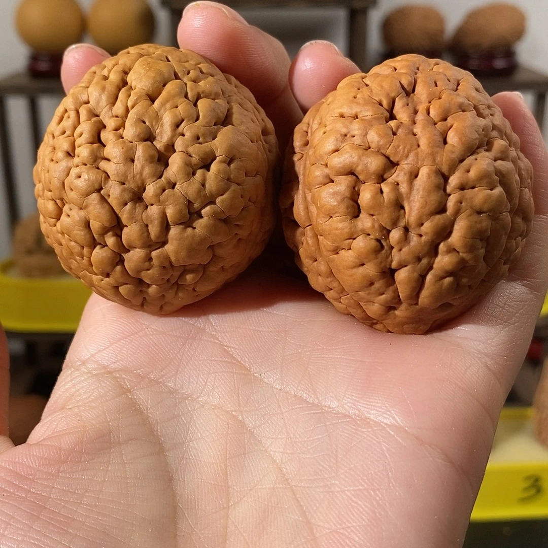 吊坠文玩核桃三瓣脑纹金刚微色4348