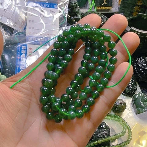 蛇纹石玉颈饰未镶嵌琴**扬