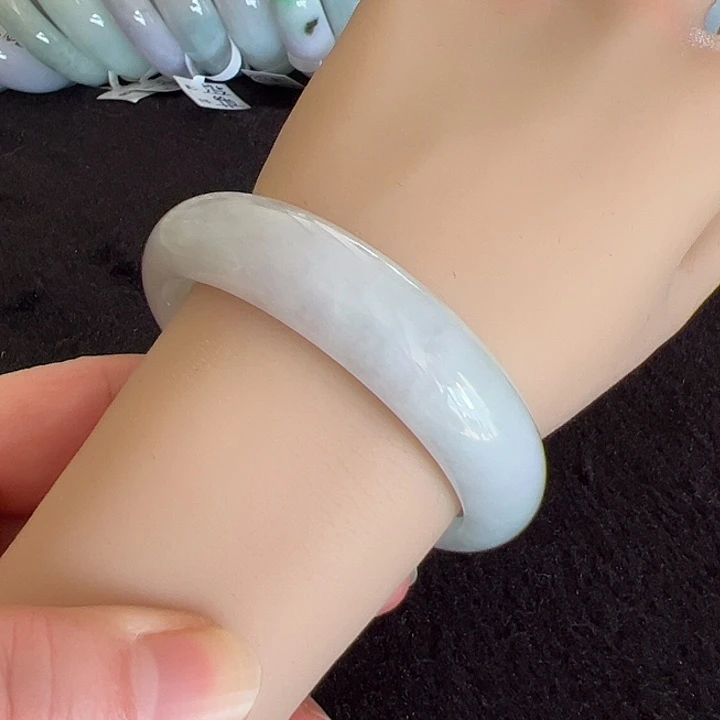 翡翠未镶嵌手镯编号97030圈口55.6