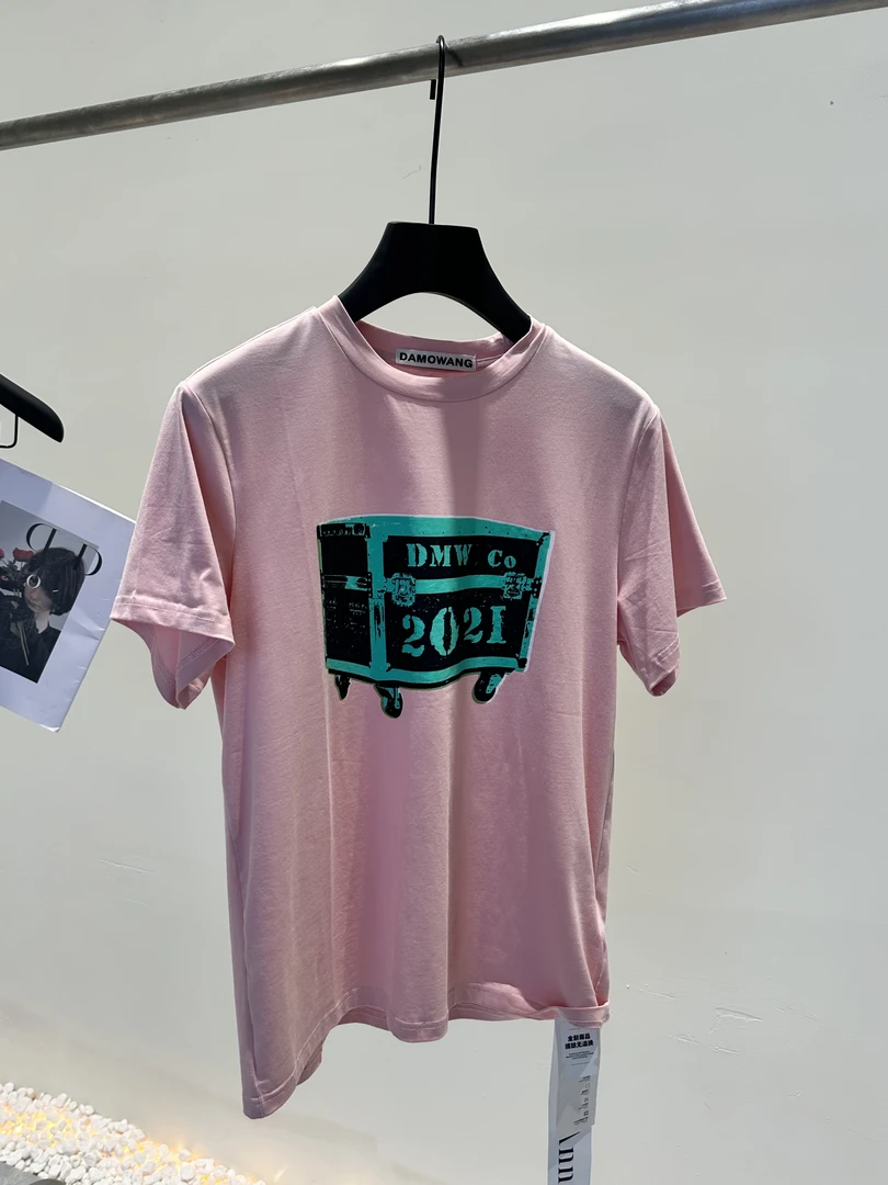 【Ann.G】B10402 胸前烫胶2021数字粉色宽松T恤