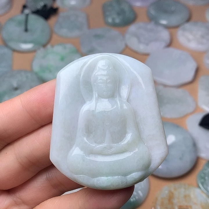 翡翠未镶嵌颈饰素衣观音