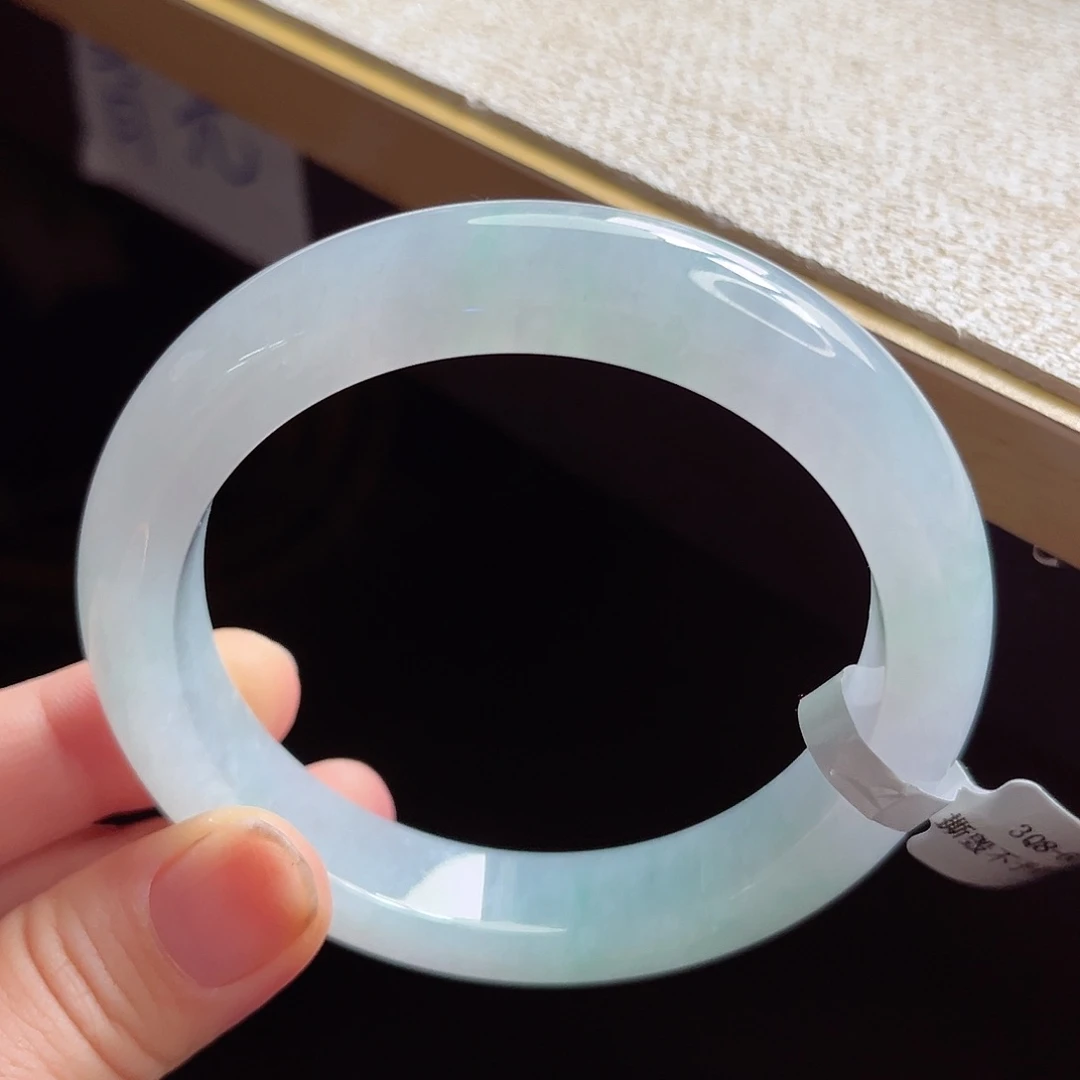 翡翠手镯未镶嵌手镯