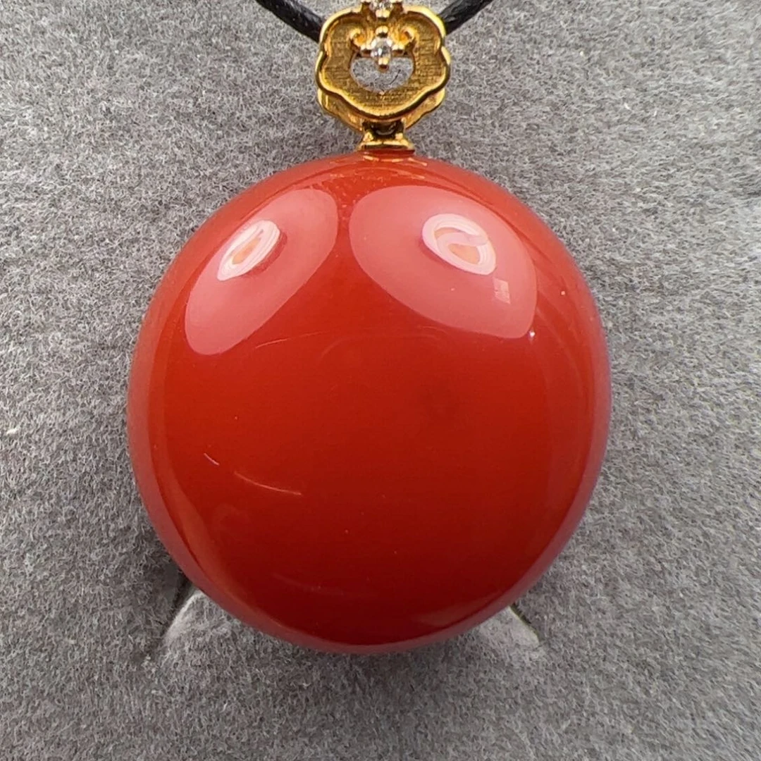 18K金镶嵌吊坠南红玛瑙