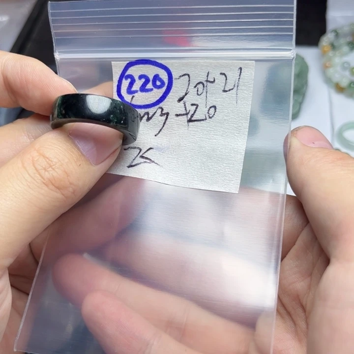 定制翡翠未镶嵌飞