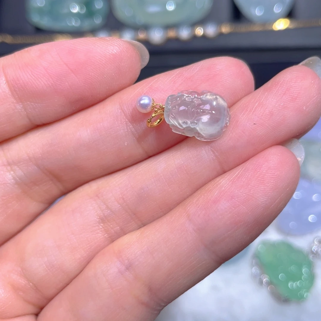 翡翠18K金镶嵌颈饰翡翠