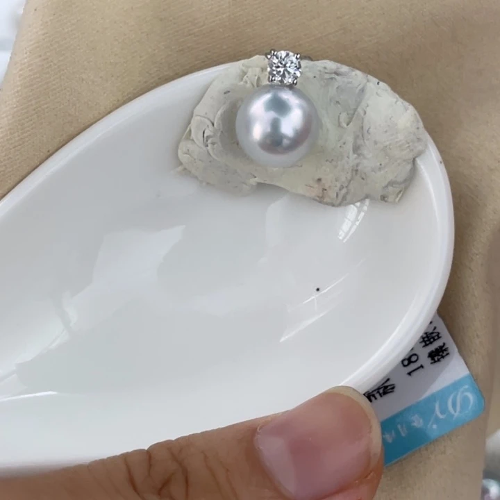 18K金镶嵌海水珍珠戴妃
