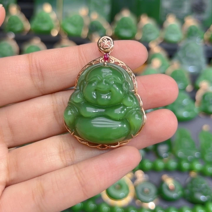 颈饰18K金镶嵌和田玉（碧玉）