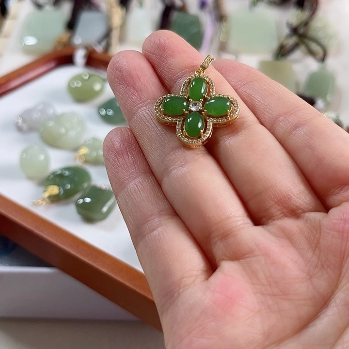 颈饰未镶嵌和田玉