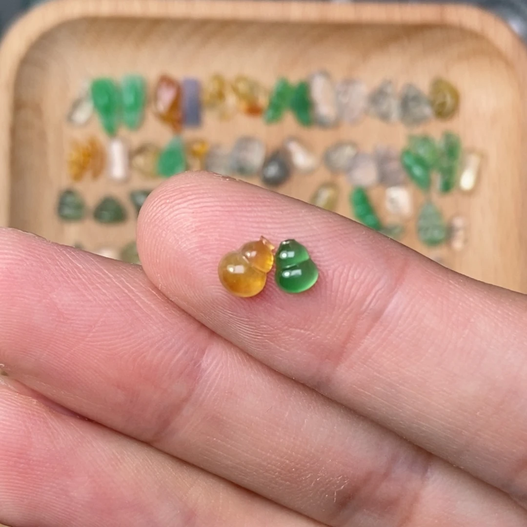 翡翠未镶嵌颈饰葫芦