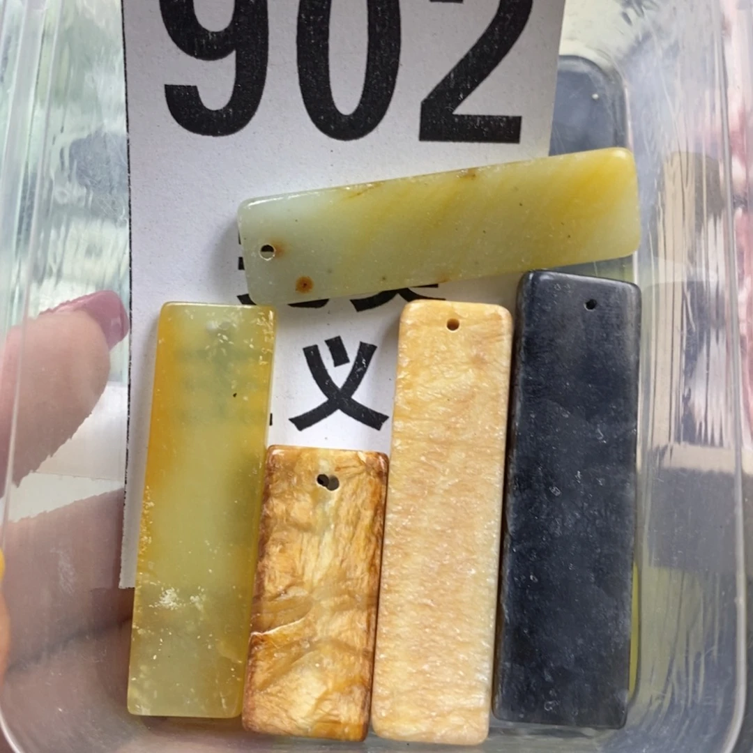 蛇纹石玉未镶嵌挂坠