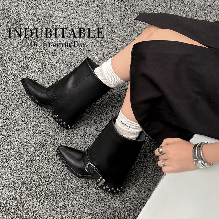 御阅马丁靴女英伦风2025新款秋季尖头粗跟西部靴黑色辣妹显瘦