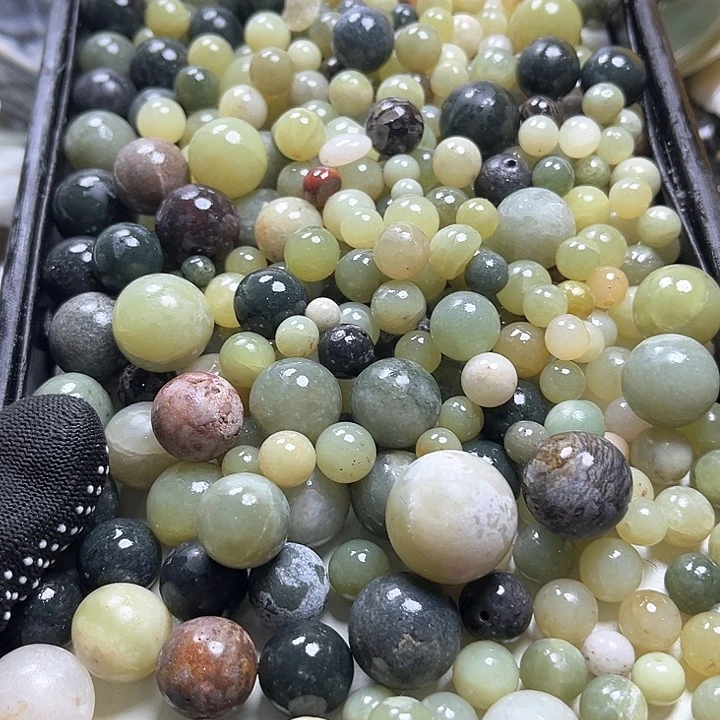 和田玉（糖玉）和田玉边角料9K金镶嵌虎****?