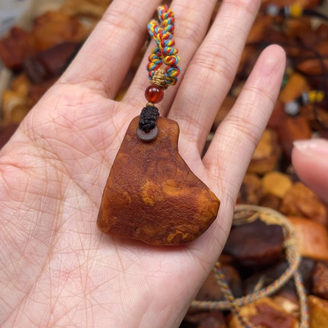 未镶嵌琥珀珠宝奇石