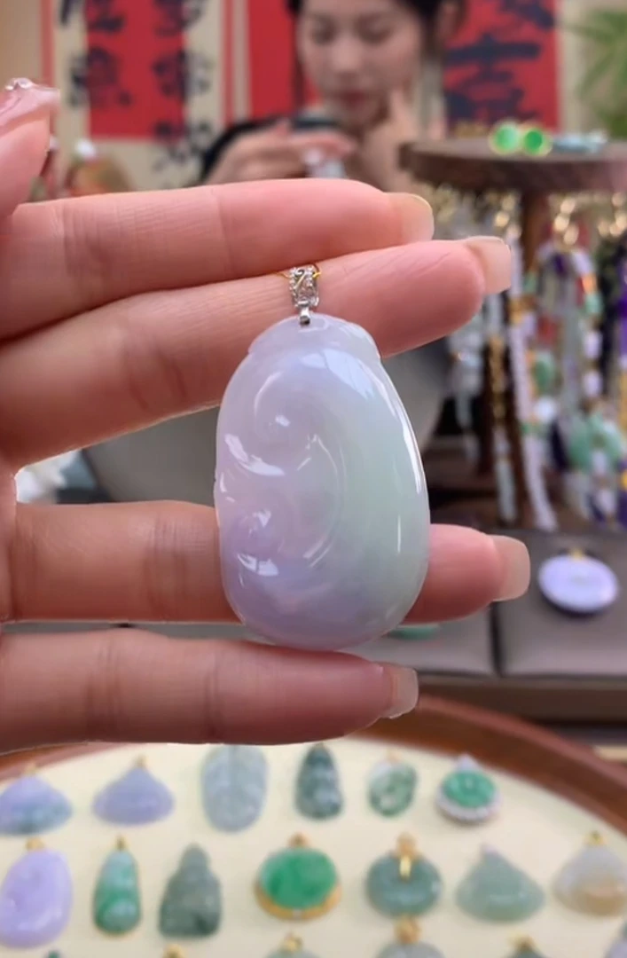 天然a货翡翠吊坠