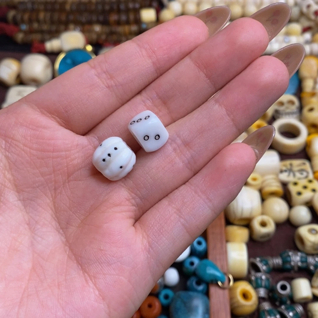 半*藏传文玩嗨白珠子漏价