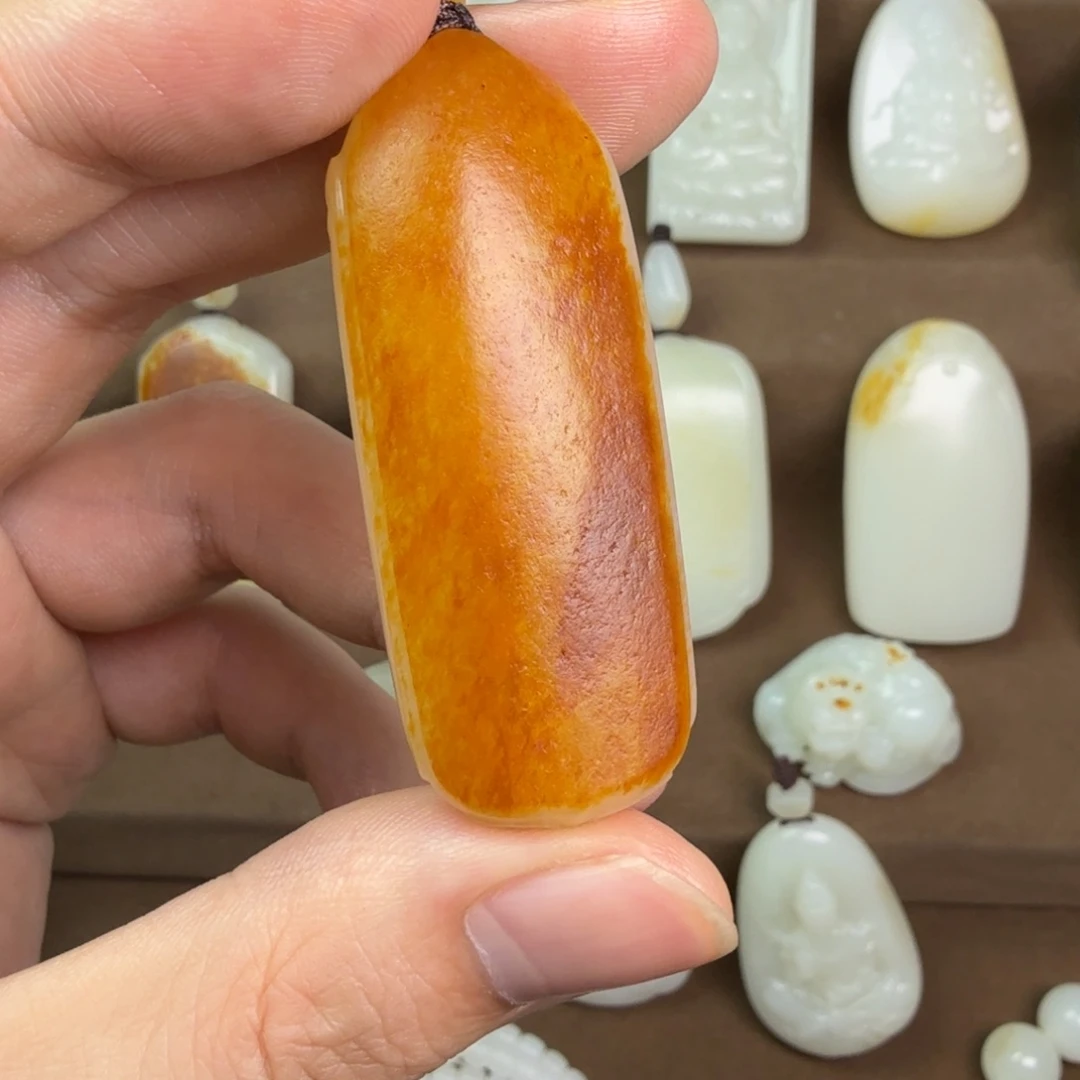 我***湖和田玉未镶嵌挂件