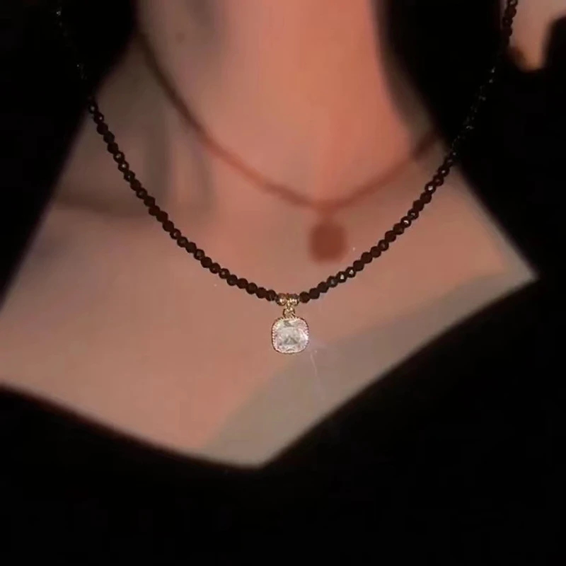 铜合金亚克力项链 轻奢高级感黑钻项链小众简约小米珠颈链锁骨链