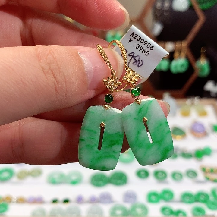 翡翠18K金镶嵌耳饰