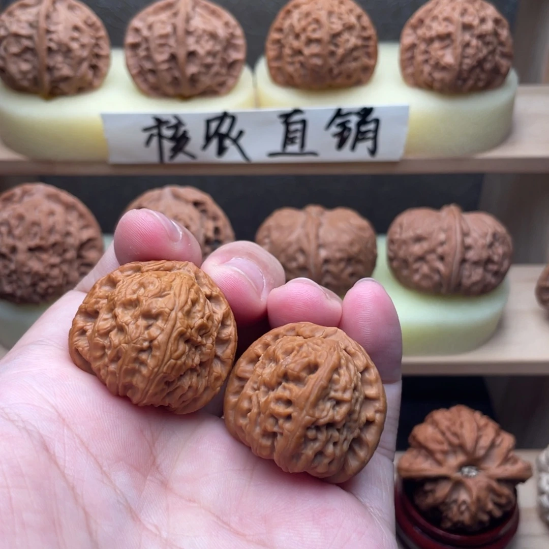 文玩核桃吊坠全品白狮子手捻32.8交友价