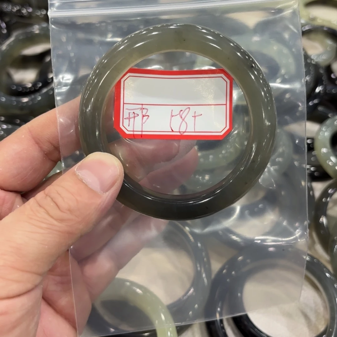 蛇纹石玉手镯未镶嵌邢*