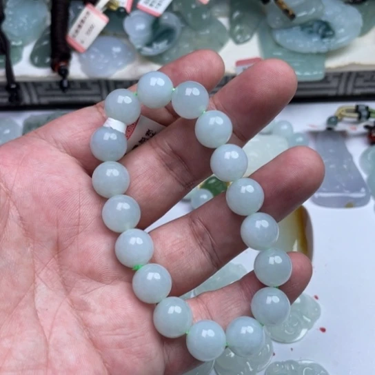 匆***年翡翠未镶嵌颈饰挂件