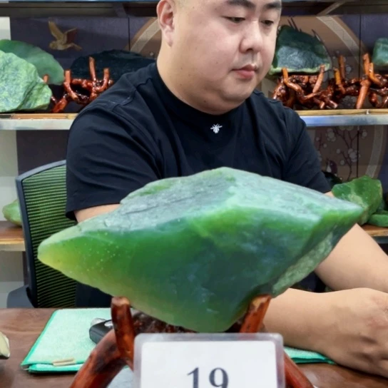 蛇纹石玉未镶嵌珠宝奇石