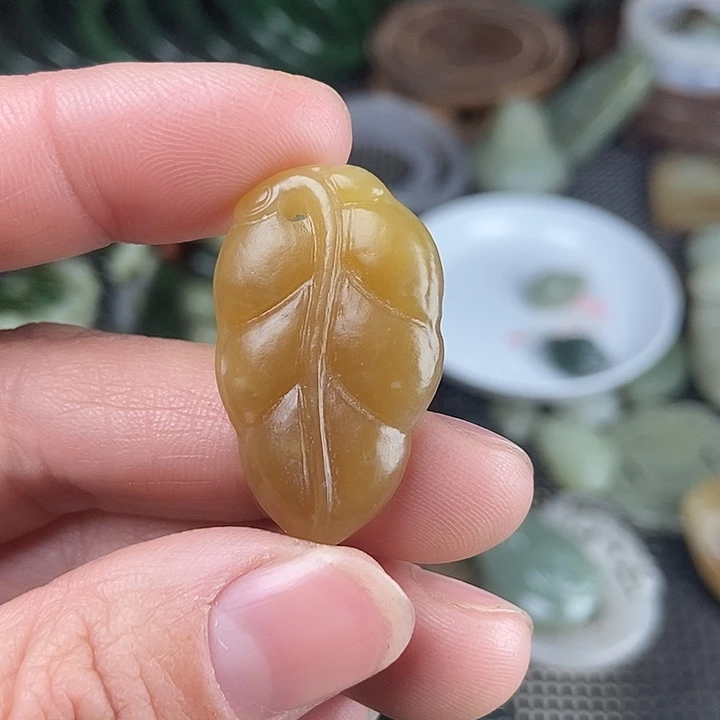 和田玉（糖玉）未镶嵌颈饰