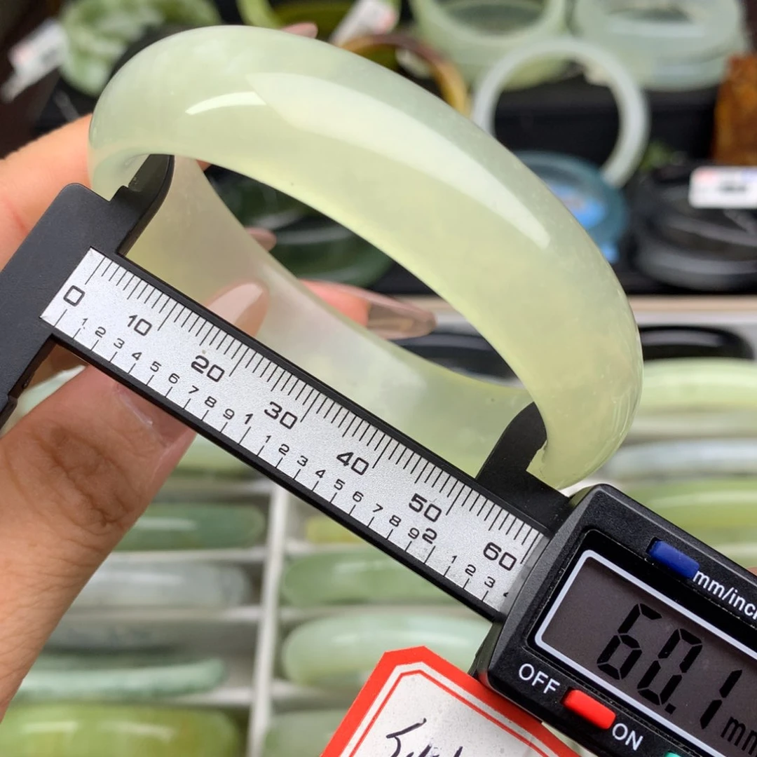 蛇纹石玉未镶嵌手镯596