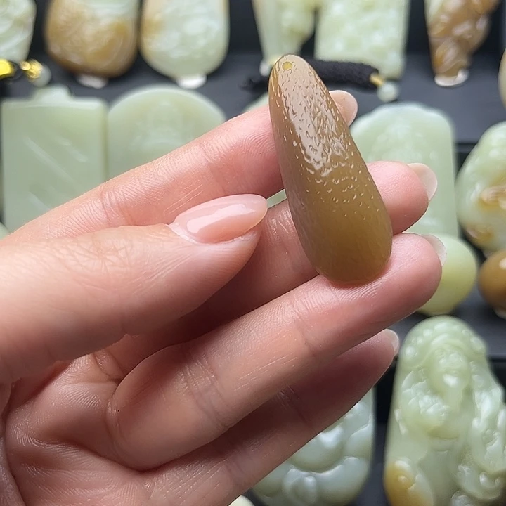 和田玉（糖玉）未镶嵌颈饰