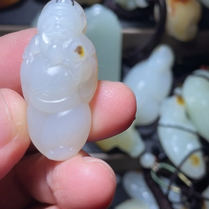 和田玉未镶嵌车挂