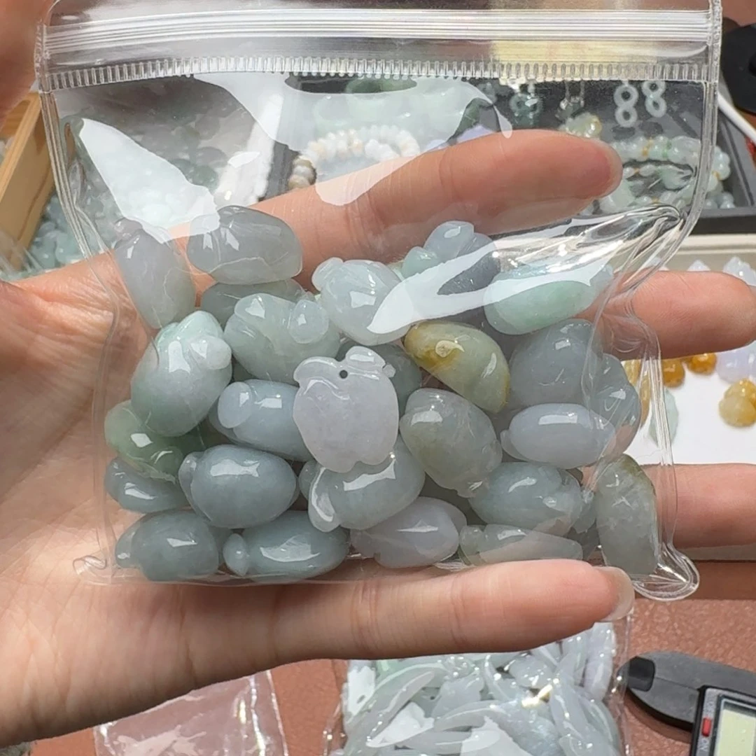 未镶嵌挂件翡翠福利1个，不包邮，拍邮费发货