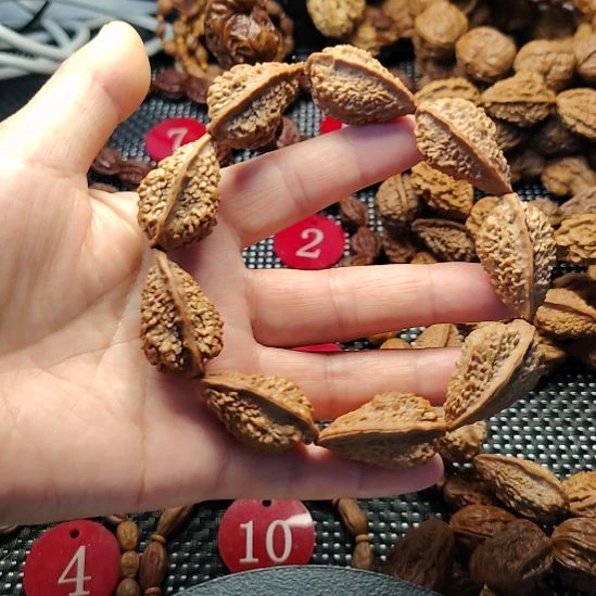 吊坠文玩核桃开背绣花鞋