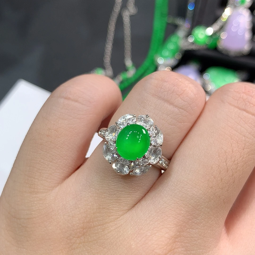 翡翠18K金镶嵌颈饰玻璃种色标艳阳绿蛋面戒指 48小时鉴赏期