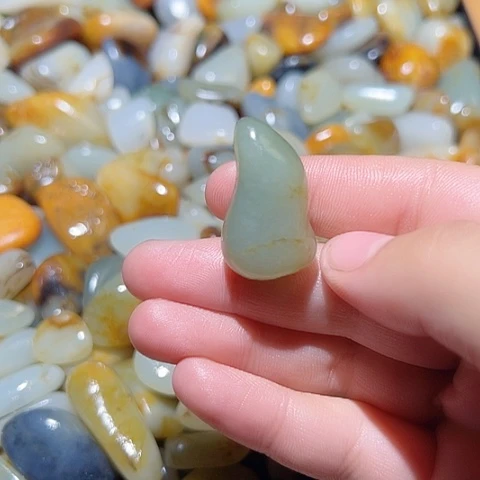 和田玉（糖玉）未镶嵌颈饰12.1克