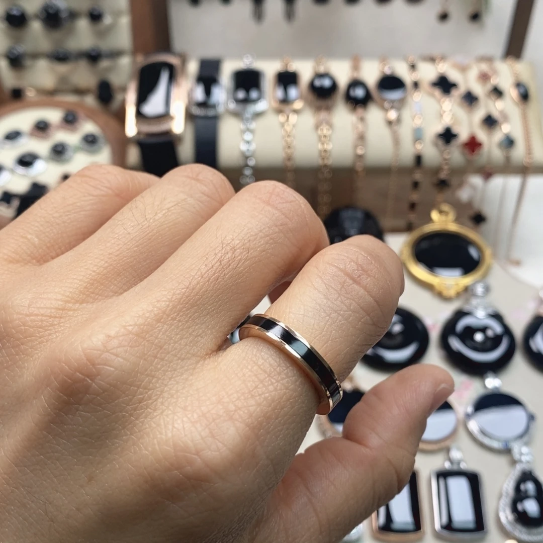 翡翠18K金镶嵌戒指